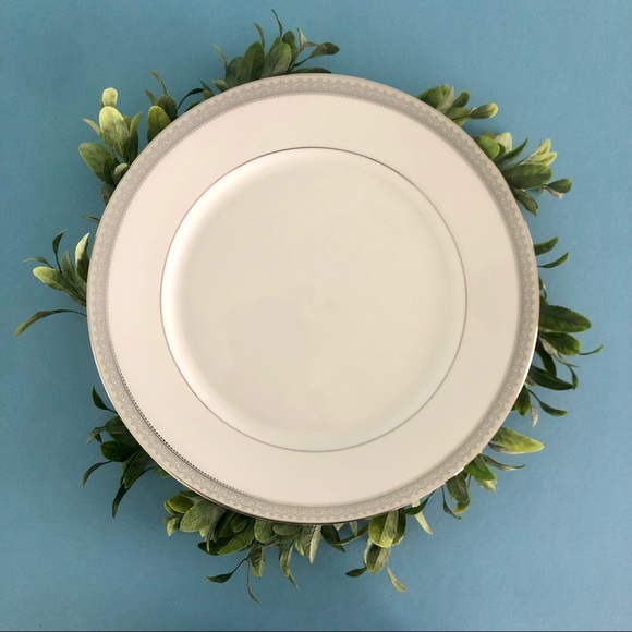 Mikasa Platinum Crown Filigree Serving Platter - Picture 1 of 3